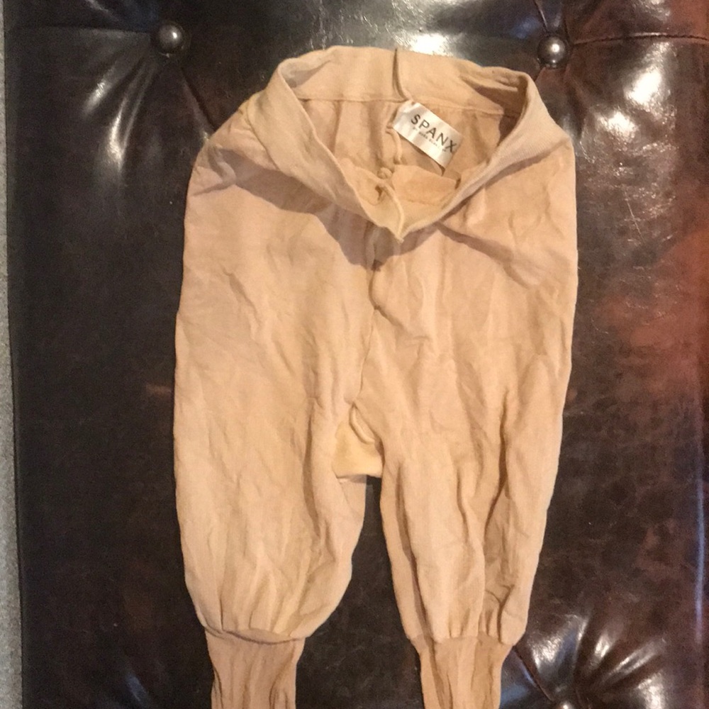 Spanx sizeD Capri shapewear